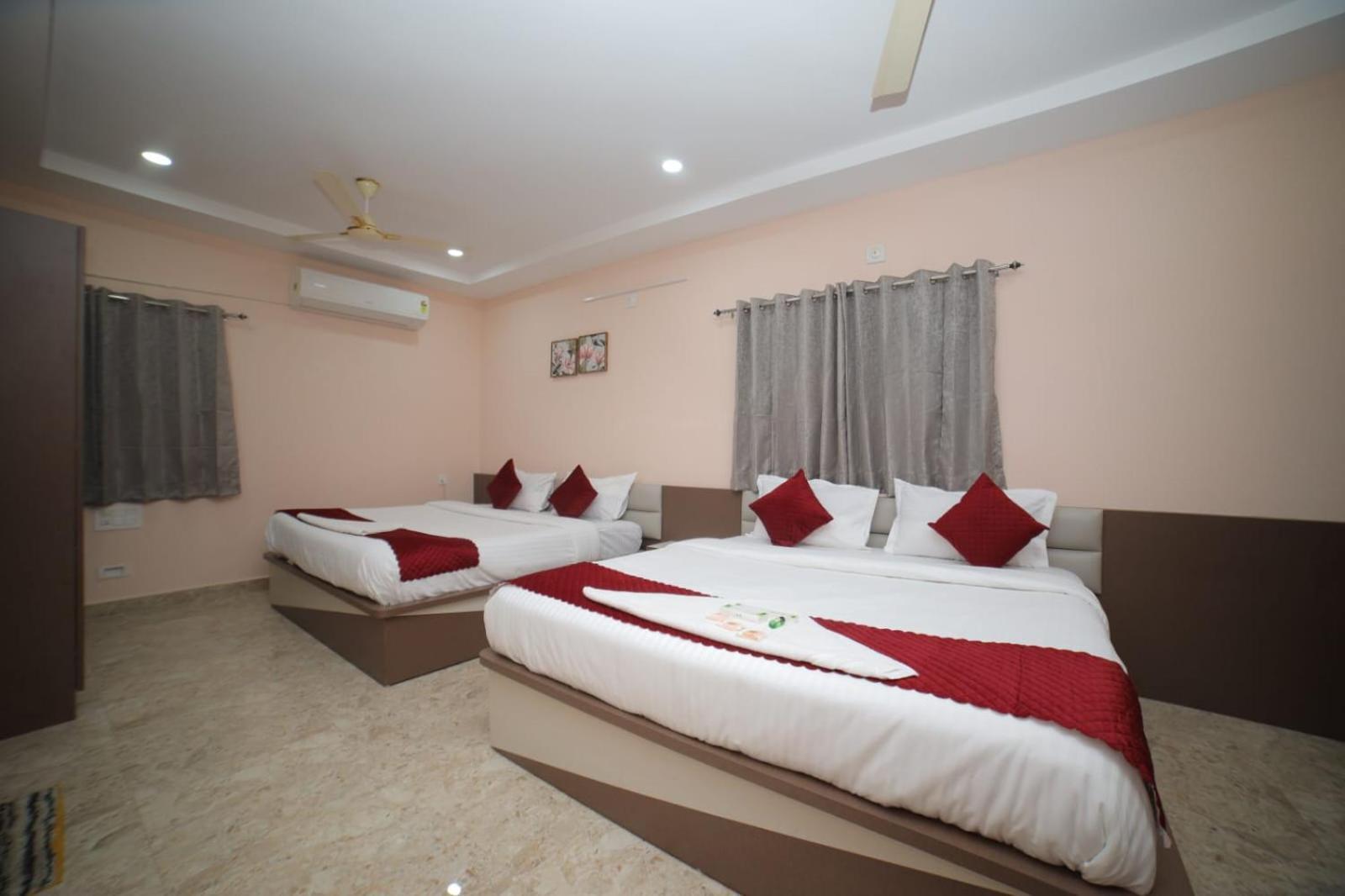 Hotel Sri Ganesh Grand Tirupati Esterno foto